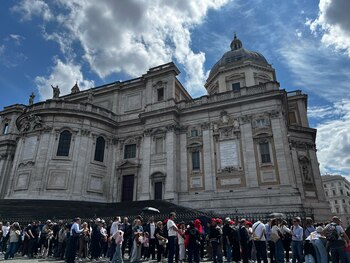 Miles de personas visitan la