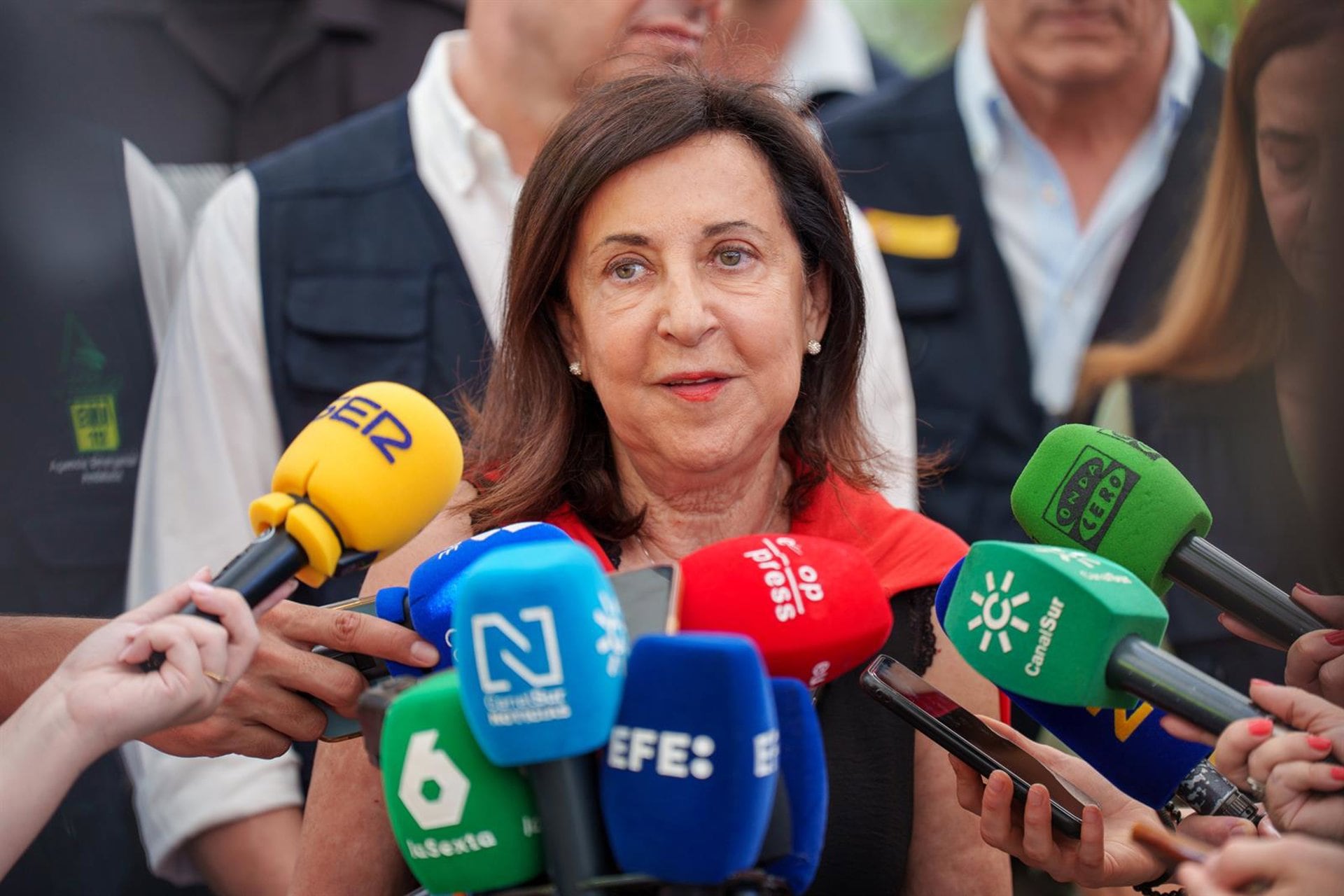 Robles exige a Marruecos investigar la entrada masiva en Ceuta y defiende a los servicios secretos españoles