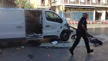 Terror en Barcelona: la explosión de una casa que dejó al descubierto un plan para atentar contra la Sagrada Familia y el Camp Nou