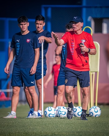 Ariel Holan buscará encaminar a Cerro Porteño, que debuta en la Copa Libertadores 2026 ante Sporting Cristal. - créditos: Cerro Porteño