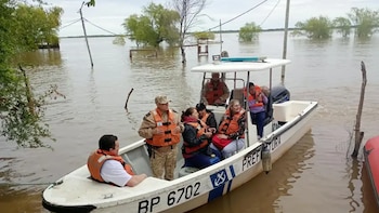 El Gobernador de Chaco ordenó que los presos de su provincia fabriquen camas para los evacuados por El Niño