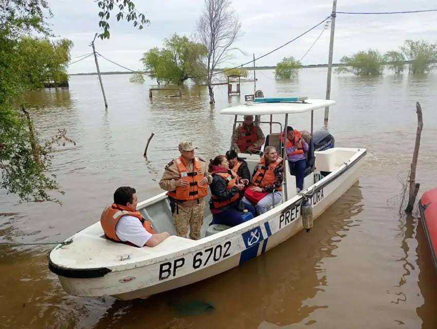 El operativo articulado entre organismos nacionales, provinciales y ONGs busca atender la emergencia que afecta tanto a personas como a animales de la región