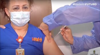 La primera inoculación en Medellín.