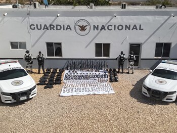 Ataque contra guardias nacionales en Chihuahua deja tres camionetas y más de 30 armas de fuego aseguradas