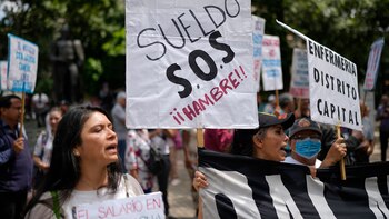 Maestros exigen mejores salarios en