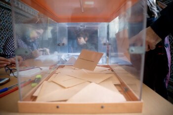 Un sobre con una papeleta