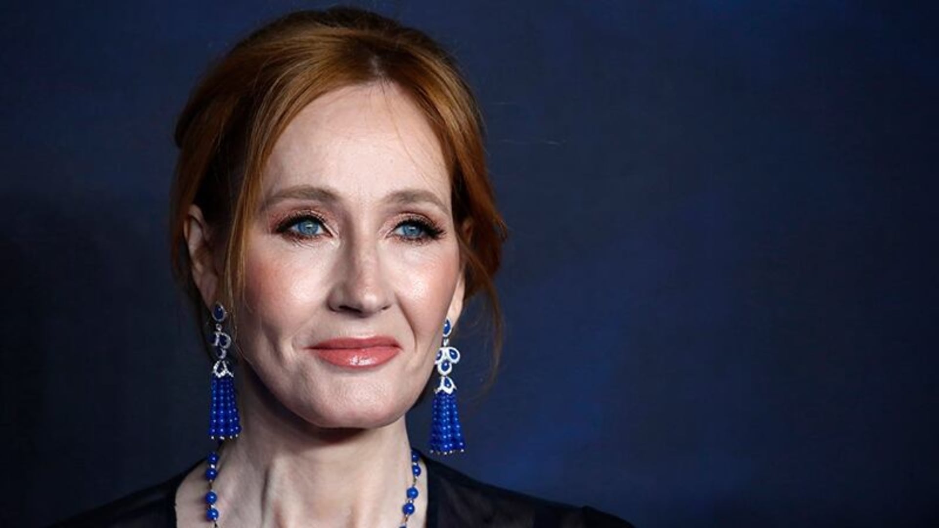 “Si un hombre puede ser una mujer, no existe tal cosa como una mujer”: el regreso de J.K. Rowling con un ensayo contra el “activismo trans”