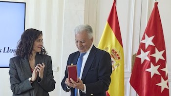 Vargas Llosa, reconocido a título póstumo con la Medalla de las Artes de Madrid en el aniversario de su muerte