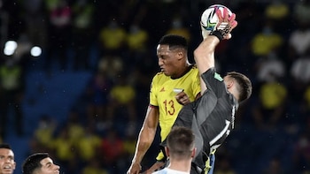 'Dibu' Martínez - Yerry Mina