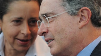 Álvaro Uribe confesó cómo mantiene la ‘chispa’ del amor con Lina Moreno tras 47 años de matrimonio: “He sido un agitador callejero”