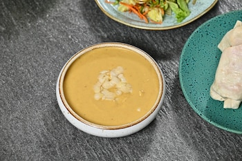 Sopa de almendras (Adobe Stock)