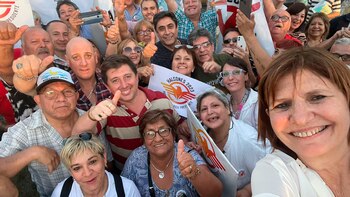 Patricia Bullrich, con los asistentes