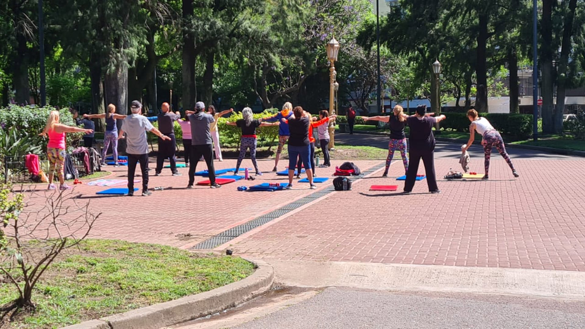 Incorporar el ejercicio físico a la rutina diaria es otro hábito saludable para el cerebro