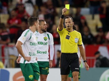 Las tarjetas amarillas están dentro