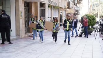 Un juez de Alicante levanta el secreto de sumario en la causa de los bonos comercio