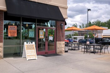 FILE PHOTO: Un cartel en