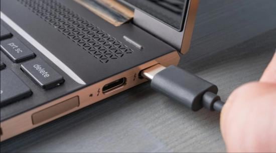 Una laptop puede permanecer conectada sin dañar la batería. (Foto: Anker)