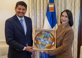 El Primer Caballero también sostuvo un encuentro con la primera dama dominicana, Raquel Arbaje, para conversar sobre proyectos vinculados con la niñez, el deporte y el bienestar social. Crédito: Redes sociales Jeffry Umaña