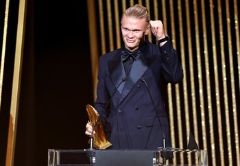 Erling Haaland recoge el premio