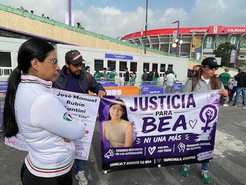 La movilización se realizó en las inmediaciones del Estadio Ciudad de México durante la inauguración del torneo.