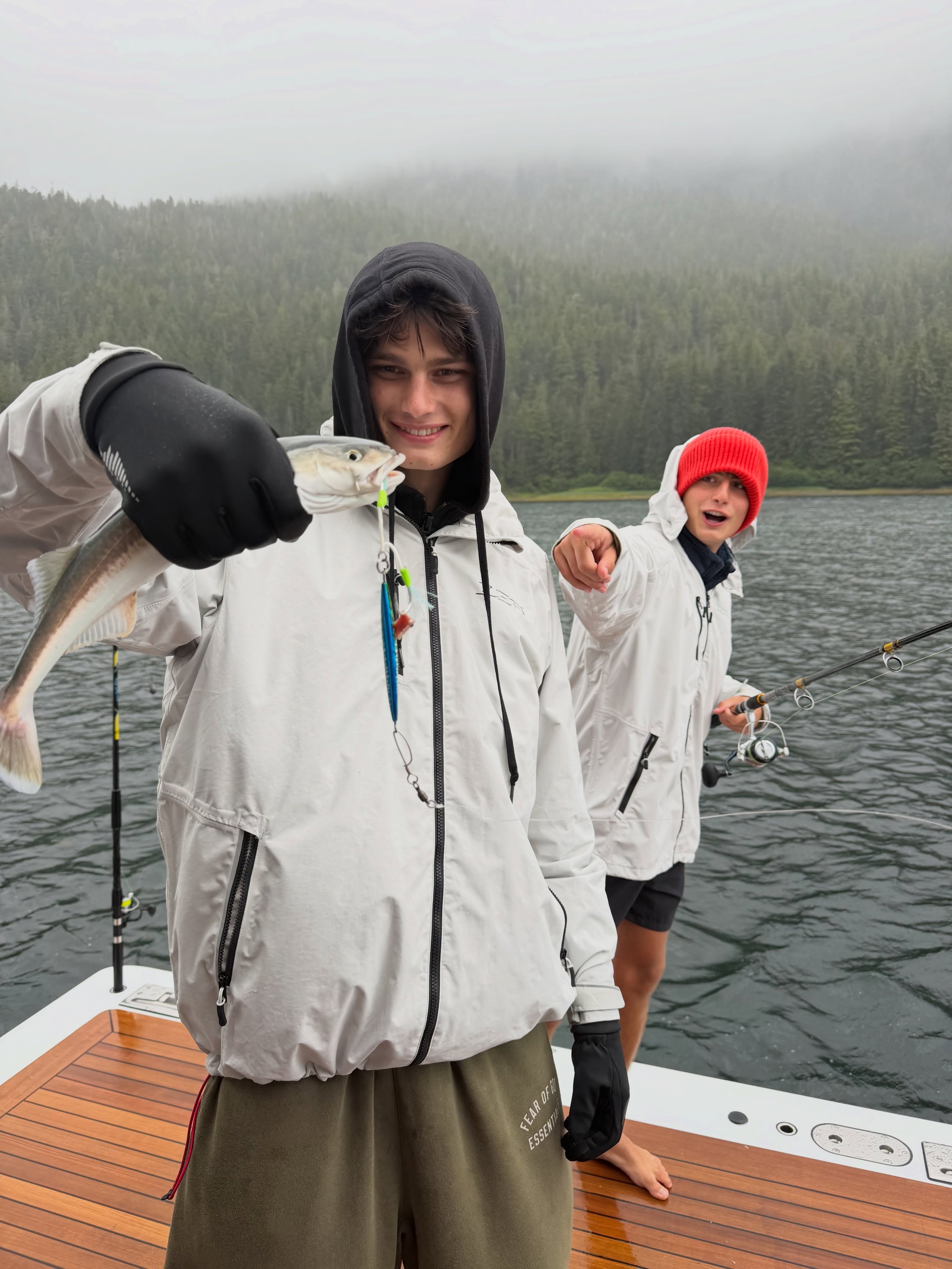 El exjugador de los New England Patriots pasó una semana con Jack, Benjamin y Vivian entre montañas y lagos, con jornadas de pesca (@tombrady)