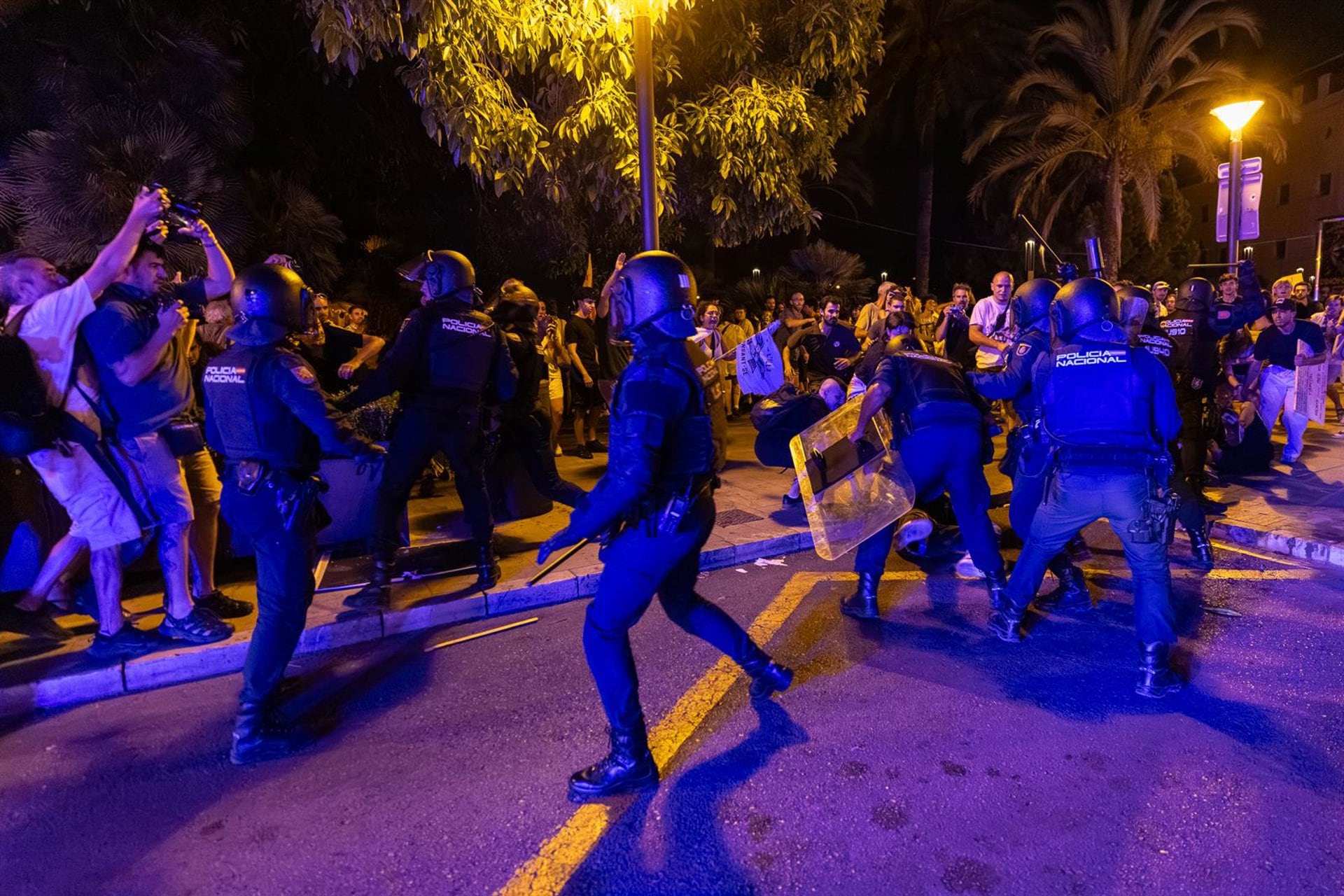 Unas 25 personas denunciarán ante los juzgados las cargas policiales de la manifestación contra la saturación turística