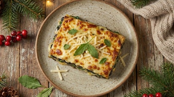 Lasaña cremosa, colorida y llena