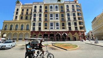 La salida de las grandes hoteleras internacionales de Cuba plantea dudas sobre el futuro del sector turístico