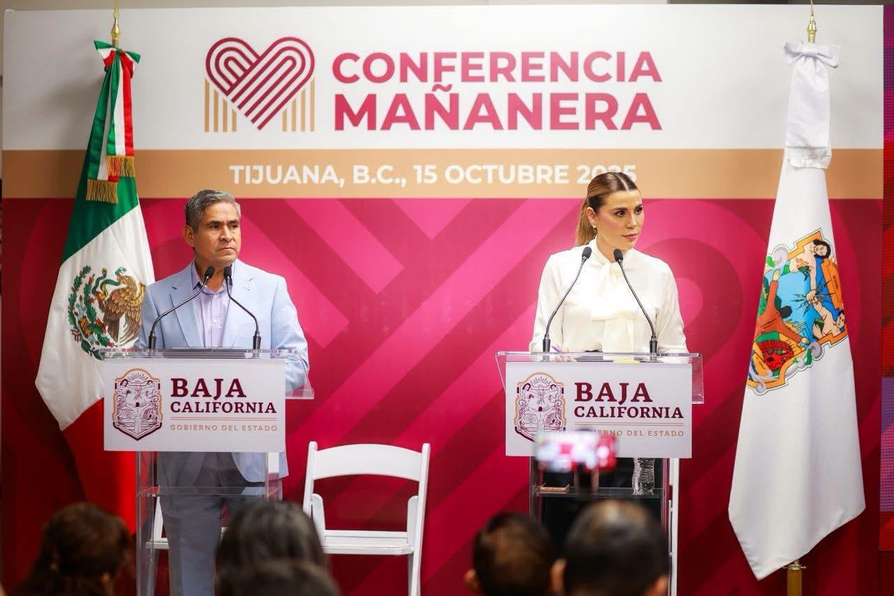 El secretario de Seguridad Ciudadana de Baja California, Laureano Carrillo, y la gobernadora Marina del Pilar, durante una conferencia de prensa en octubre de 2025. (Crédito: Gobierno de Baja California)