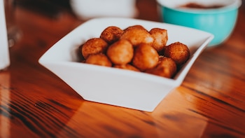 Receta de palomitas de queso, unas bolitas crujientes con un interior fundente y delicioso