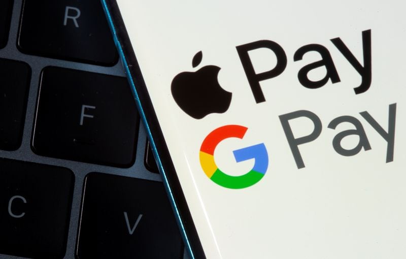 Las tarjetas virtuales vinculadas a billeteras digitales pueden agregarse a Apple Pay o Google Pay. (Foto: REUTERS/Dado Ruvic/Illustration/File Photo)