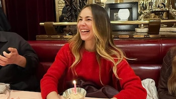 Un brindis en París: Camila Sodi festeja sus 40 años con un mes de anticipación