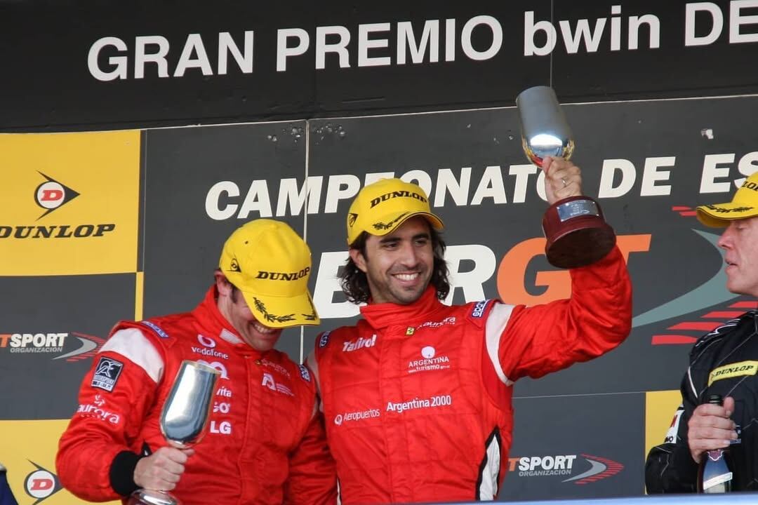 En una de sus victorias en el GT Español, donde fue campeón con Ferrari (@cochitolopez)