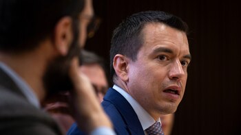 El presidente de Ecuador manda