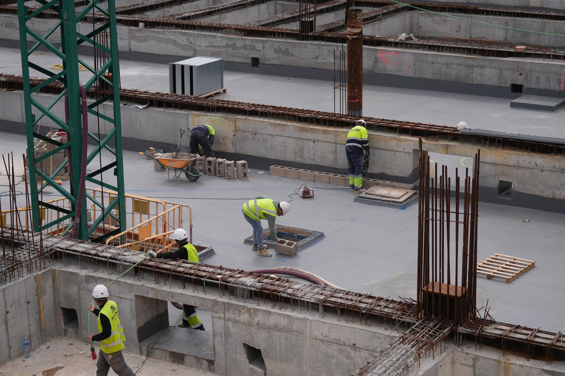 Economía/Laboral- Los salarios de los trabajadores de construcción e industria, los más protegidos frente a la inflación