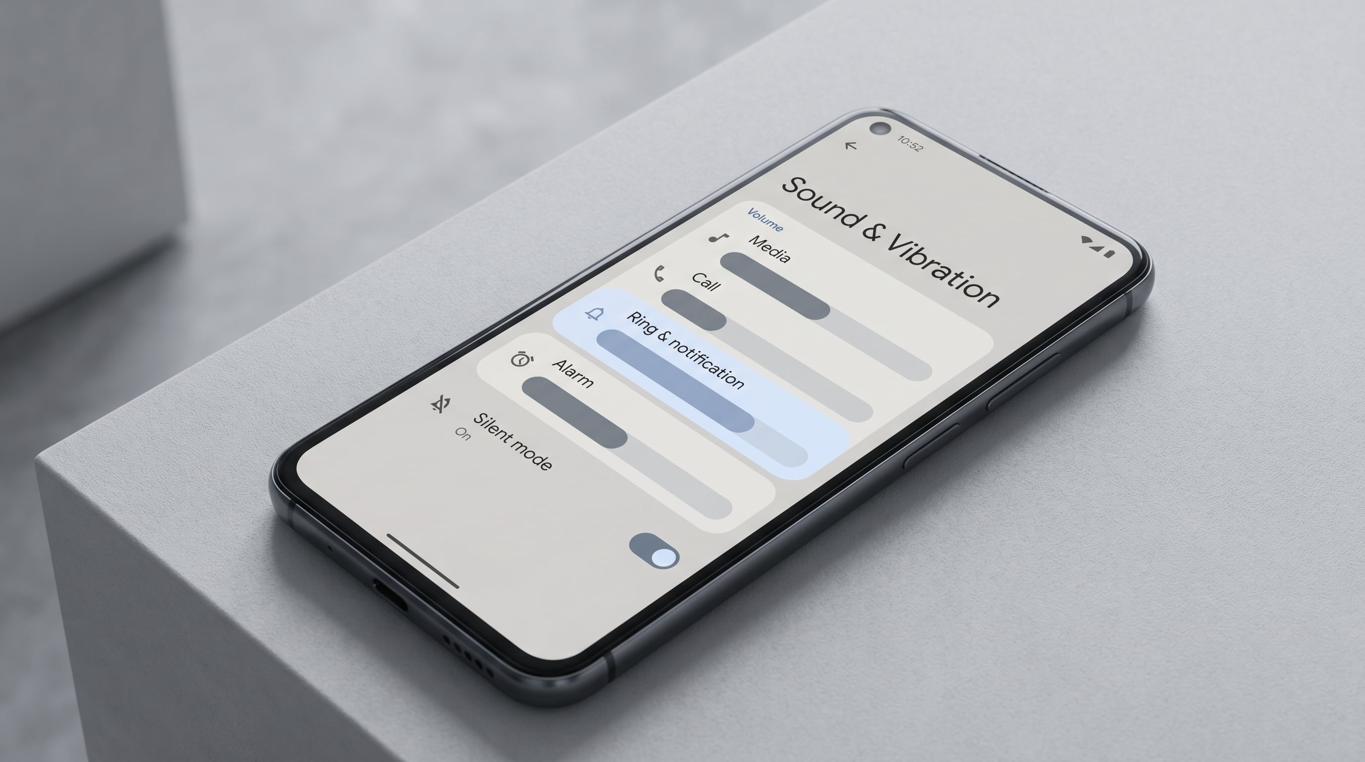 Un primer plano muestra la pantalla de un celular Android con el menú de ajustes de sonido y vibración, resaltando las barras de volumen y la opción de modo silencioso activada. (Imagen Ilustrativa Infobae)
