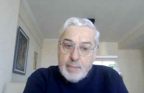El investigador del Conicet Arnaldo Visintin, explicó los cuidados que tenemos que tener al cargar un celular