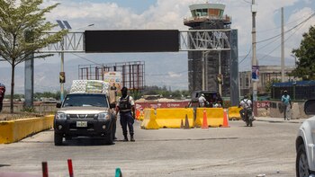 Se reanudan los vuelos comerciales