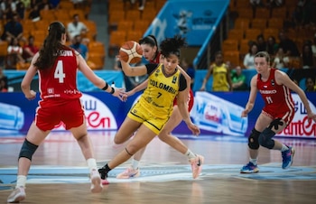 Keren Bertel volvió a asumir el liderazgo ofensivo con 15 puntos, mientras Dayra Pedroza aportó ocho unidades - crédito FIBA