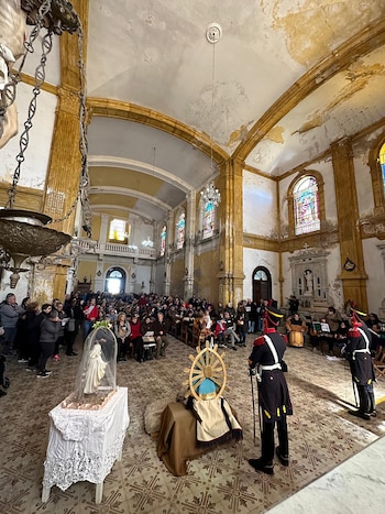 La iglesia cobra vida con