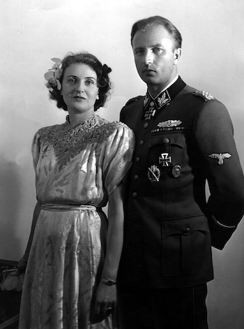 Hermann Fegelein junto a su