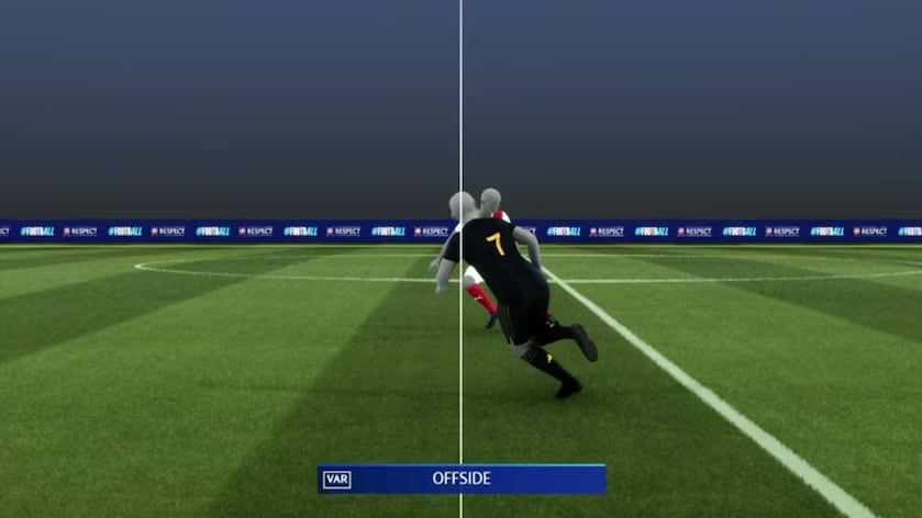 Una polémica acción de fuera de juego durante un partido de Champions. Con la Ley Wenger, esto no sería offside (captura de video)