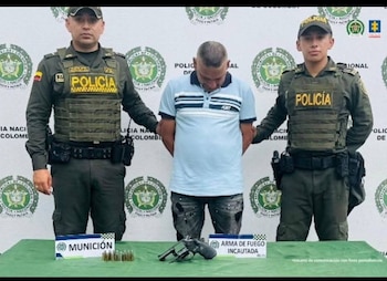 El hombre compartía con otras