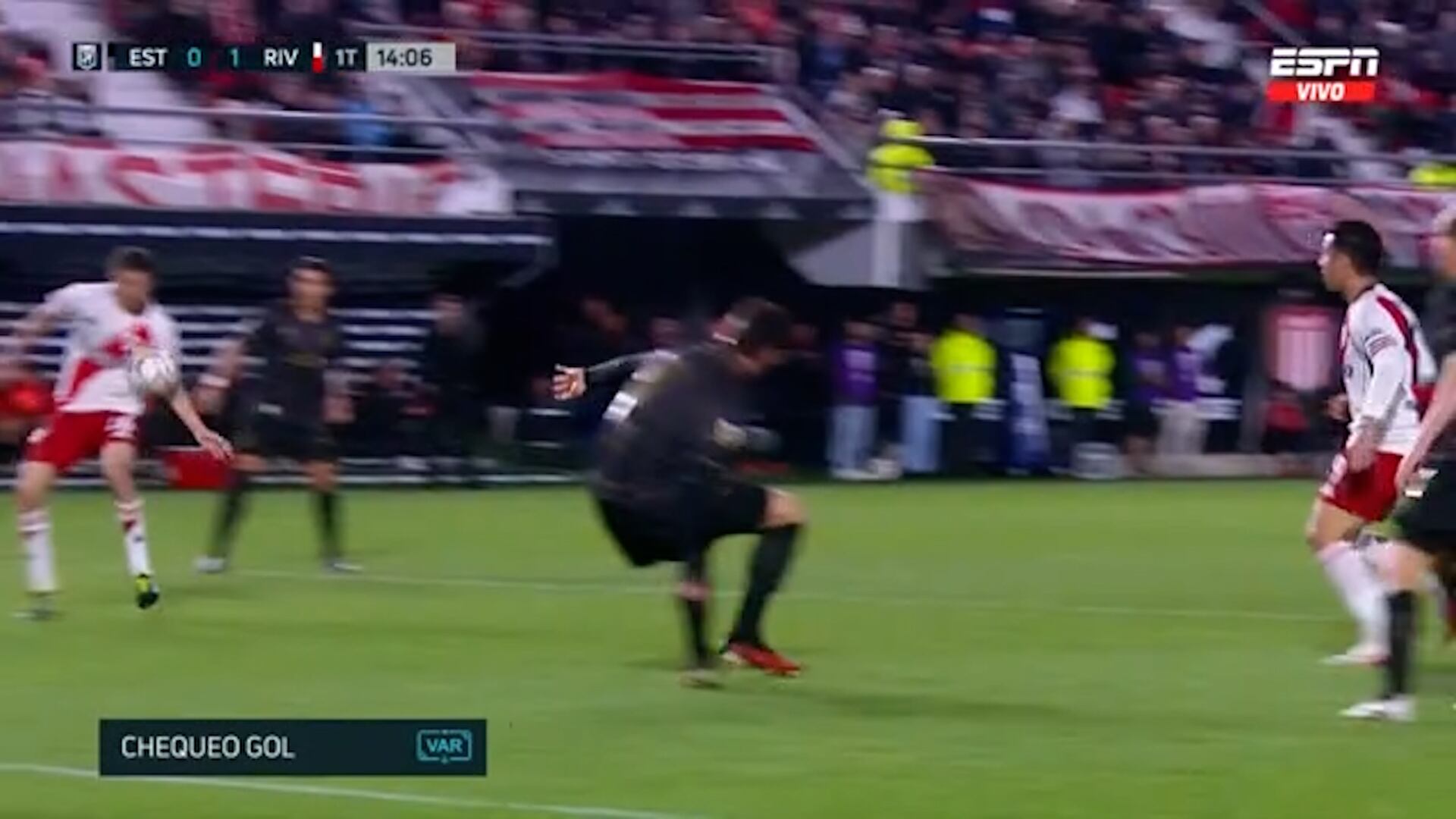 El momento exacto en el que la pelota impactó en el torso de Nacho Fernández
