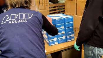 La Aduana incautó test vencidos