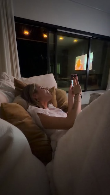 Tini Stoessel mostró su emoción como fan al ver el show de Justin Bieber en el festival Coachella desde su casa