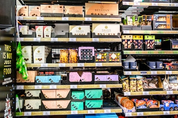 Turrones en los supermercados (Adobe