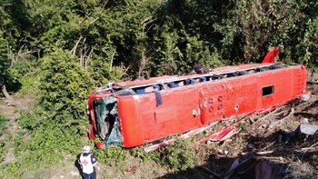 Volcadura de autobús de pasajeros