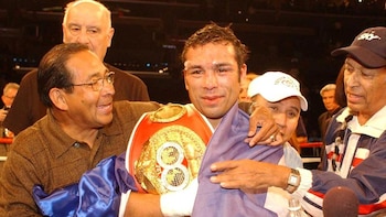 El primer campeón mundial de boxeo de El Salvador, Carlos “Famoso Hernández” busca formar nuevos atletas en el país