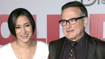 La hija de Robin Williams pide a los fans que dejen de compartir vídeos del actor con inteligencia artificial: “Tened algo de vergüenza”